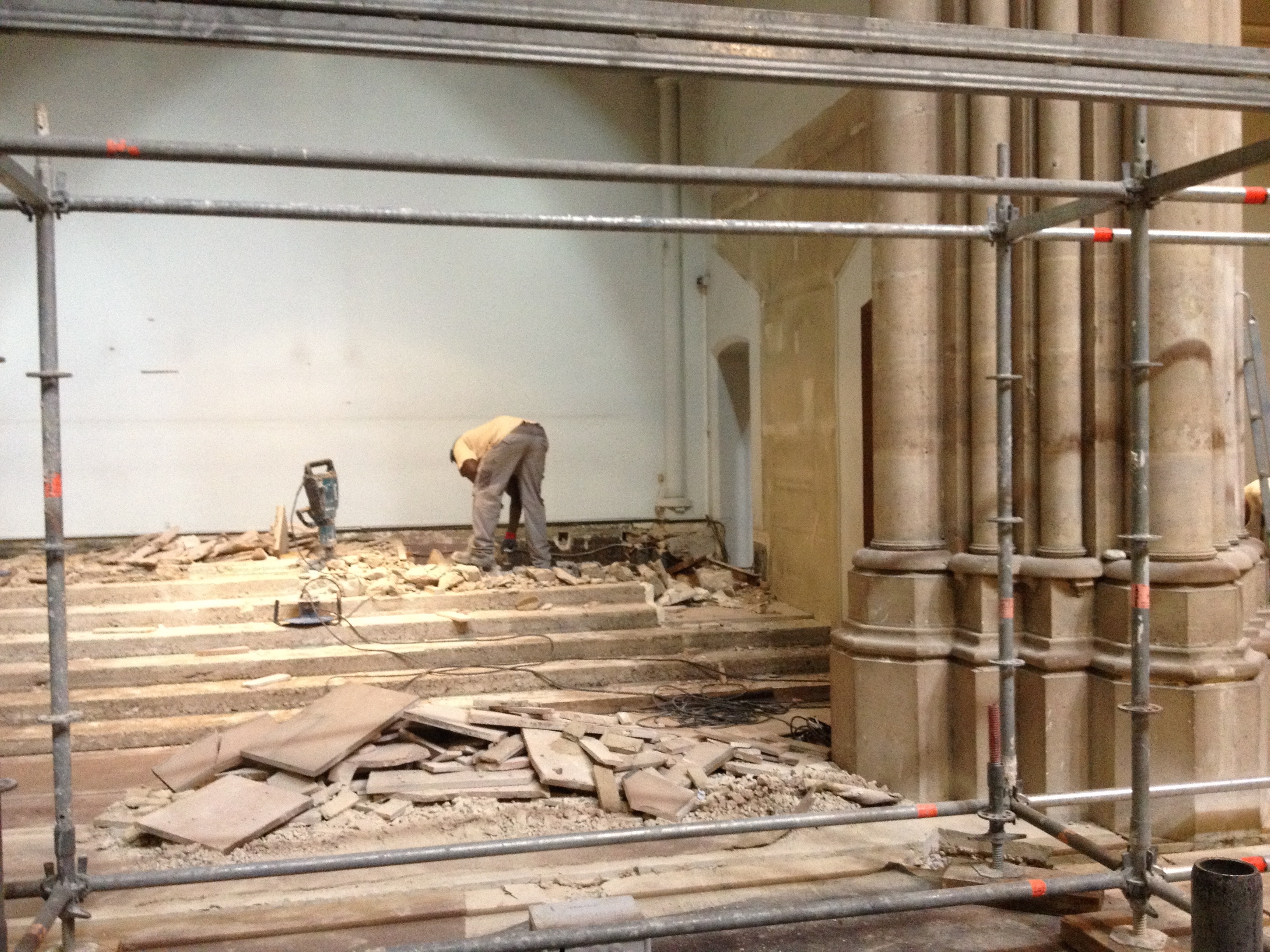 07 20 st ignace travaux marches choeur
